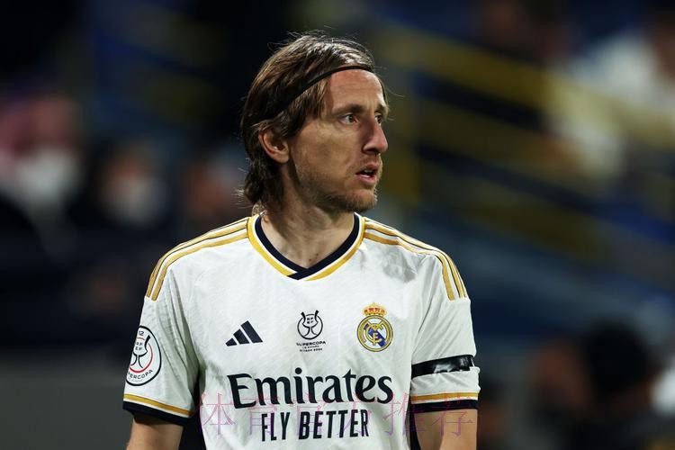 罗马诺:莫德里奇只想留皇马 在等球队进行续约谈判